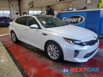 Czwarte zdjęcie samochodu z boku: 2018 KIA OPTIMA LX VIN:5XXGT4L39JG246953 - miniatura