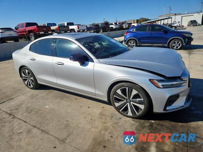 Czwarte zdjęcie samochodu z boku: 2022 VOLVO S60 B5 MOMENTUM VIN:7JRL12FZ7NG161621 - miniatura