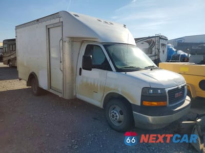 Czwarte zdjęcie samochodu z boku: 2023 GMC SAVANA CUTAWAY G3500 VIN:7GZ37SC78PN009137 - miniatura