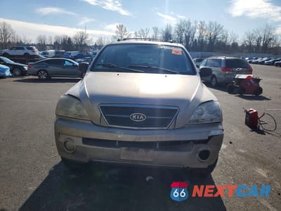 Piąte zdjęcie samochodu w środku: 2005 KIA SORENTO LX VIN:KNDJC733755487394 - miniatura