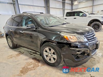 Czwarte zdjęcie samochodu z boku: 2014 CHEVROLET TRAVERSE LT VIN:1GNKVHKD3EJ334248 - miniatura