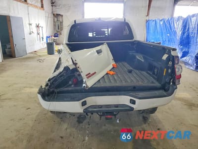 Zdjęcie 6 z 12 samochodu: 2013 TOYOTA TACOMA VIN:3TMLU4EN1DM126576 - miniatura