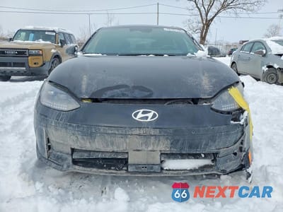 Piąte zdjęcie samochodu w środku: 2023 HYUNDAI IONIQ 6 LIMITED VIN:KMHM54AC5PA047866 - miniatura