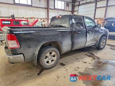 Trzecie zdjęcie samochodu z tyłu: 2019 RAM TRUCKS 1500 BIG HORN/LONE STAR VIN:1C6SRFBTXKN852409 - miniatura