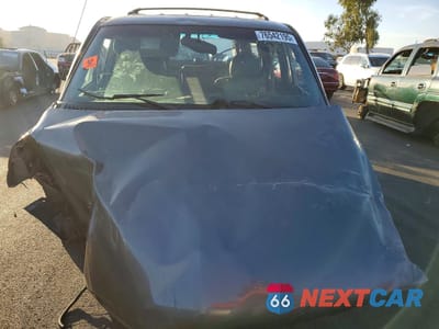 Piąte zdjęcie samochodu w środku: 2001 CHEVROLET SUBURBAN K2500 VIN:3GNGK26U11G269370 - miniatura