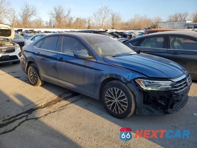 Czwarte zdjęcie samochodu z boku: 2020 VOLKSWAGEN JETTA S VIN:3VWC57BU9LM106016 - miniatura