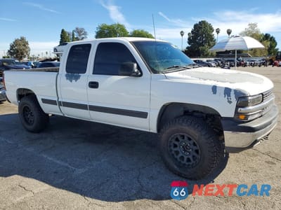 Czwarte zdjęcie samochodu z boku: 2002 CHEVROLET SILVERADO C1500 VIN:2GCEC19T921205842 - miniatura