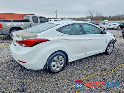Trzecie zdjęcie samochodu z tyłu: 2016 HYUNDAI ELANTRA SE VIN:5NPDH4AE8GH786154 - miniatura
