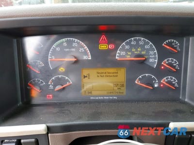 Zdjęcie 8 z 10 samochodu: 2018 VOLVO VN VNL VIN:4V4NC9EH4JN996668 - miniatura