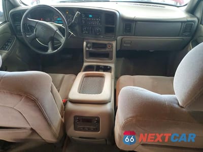 Zdjęcie 8 z 12 samochodu: 2004 CHEVROLET SUBURBAN K1500 VIN:3GNFK16Z94G204630 - miniatura