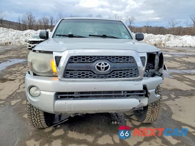 Piąte zdjęcie samochodu w środku: 2011 TOYOTA TACOMA V6 VIN:3TMLU4EN1BM060902 - miniatura