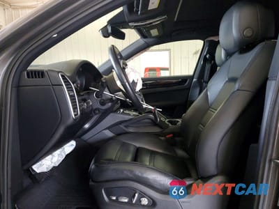 Zdjęcie 7 z 14 samochodu: 2019 PORSCHE CAYENNE VIN:WP1AA2AY5KDA17372 - miniatura