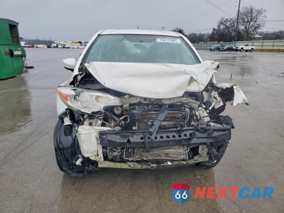 Piąte zdjęcie samochodu w środku: 2016 NISSAN VERSA NOTE SV VIN:3N1CE2CP9GL407883 - miniatura