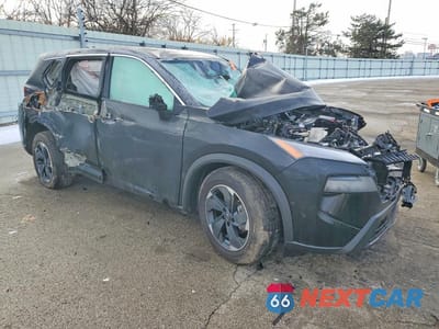 Czwarte zdjęcie samochodu z boku: 2025 NISSAN ROGUE SV VIN:5N1BT3BB6SC800346 - miniatura