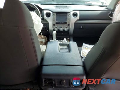 Zdjęcie 8 z 11 samochodu: 2017 TOYOTA TUNDRA CREWMAX SR5 VIN:5TFEW5F15HX220979 - miniatura