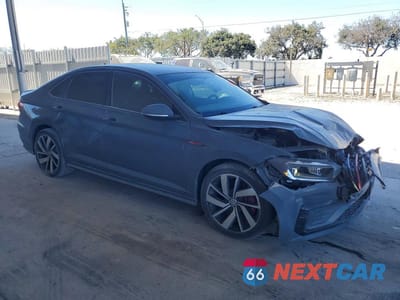 Czwarte zdjęcie samochodu z boku: 2021 VOLKSWAGEN JETTA GLI VIN:3VW6T7BUXMM023232 - miniatura