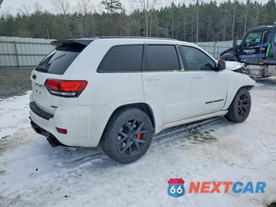 Trzecie zdjęcie samochodu z tyłu: 2020 JEEP GRAND CHEROKEE SRT-8 VIN:1C4RJFDJ6LC195132 - miniatura