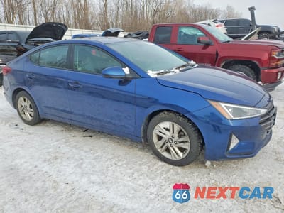 Czwarte zdjęcie samochodu z boku: 2019 HYUNDAI ELANTRA SEL VIN:5NPD84LFXKH407069 - miniatura