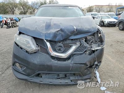 Piąte zdjęcie samochodu w środku: 2016 NISSAN ROGUE S VIN:KNMAT2MT9GP594844 - miniatura