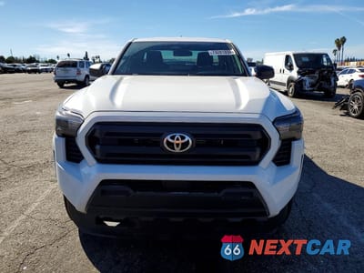 Piąte zdjęcie samochodu w środku: 2025 TOYOTA TACOMA SR VIN:3TYJDAKN7ST020337 - miniatura