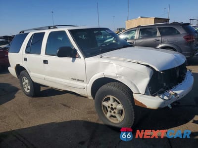 Czwarte zdjęcie samochodu z boku: 2004 CHEVROLET BLAZER VIN:1GNDT13X84K156070 - miniatura