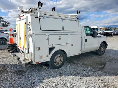 Trzecie zdjęcie samochodu z tyłu: 2013 FORD F350 UTILITY / SERVICE TRUCK VIN:1FDRF3A63DEB92674 - miniatura