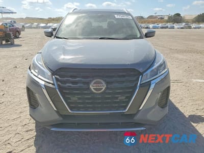 Piąte zdjęcie samochodu w środku: 2021 NISSAN KICKS SV VIN:3N1CP5CV5ML483395 - miniatura