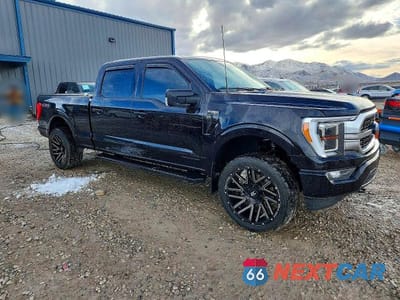 Czwarte zdjęcie samochodu z boku: 2023 FORD F150 SUPERCREW VIN:1FTFW1ED2PFA60802 - miniatura