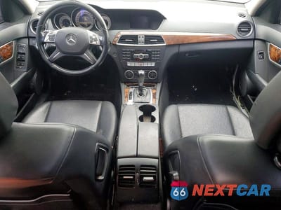 Zdjęcie 8 z 12 samochodu: 2013 MERCEDES-BENZ C 250 VIN:WDDGF4HB9DA743465 - miniatura