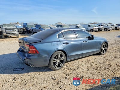 Trzecie zdjęcie samochodu z tyłu: 2021 VOLVO S60 T5 INSCRIPTION VIN:7JR102TL7MG123282 - miniatura