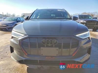Piąte zdjęcie samochodu w środku: 2022 AUDI E-TRON PREMIUM PLUS VIN:WA1LABGE6NB010884 - miniatura