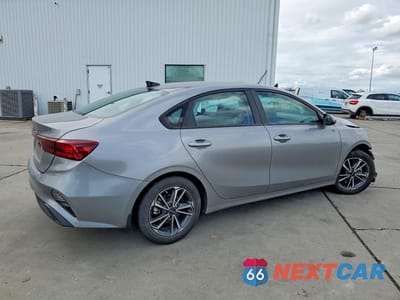 Trzecie zdjęcie samochodu z tyłu: 2023 KIA FORTE LXS VIN:3KPF24AD3PE554745 - miniatura