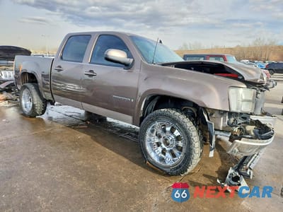 Czwarte zdjęcie samochodu z boku: 2007 GMC NEW SIERRA K1500 VIN:2GTEK133871704571 - miniatura