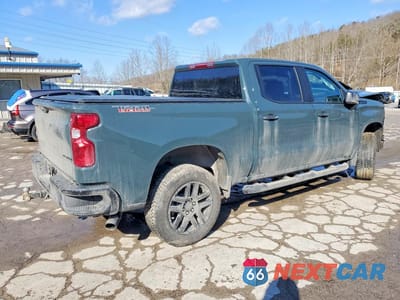 Trzecie zdjęcie samochodu z tyłu: 2026 CHEVROLET SILVERADO K1500 TRAIL BOSS CUSTOM VIN:3GCPKCEK5TG161111 - miniatura