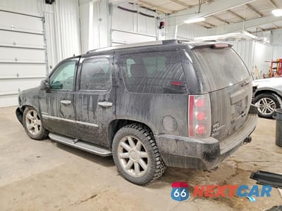 Drugie zdjęcie samochodu z przodu: 2011 GMC YUKON DENALI VIN:1GKS2EEF7BR362259 - miniatura