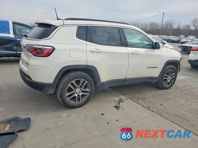 Trzecie zdjęcie samochodu z tyłu: 2018 JEEP COMPASS LATITUDE VIN:3C4NJCBB4JT420416 - miniatura