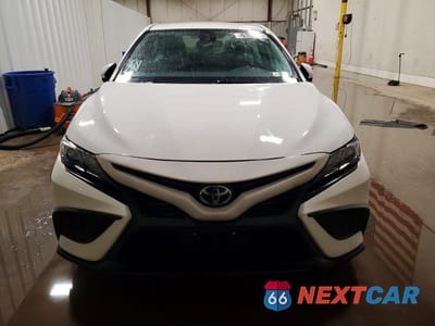 Piąte zdjęcie samochodu w środku: 2021 TOYOTA CAMRY SE VIN:4T1G11AK8MU452970 - miniatura