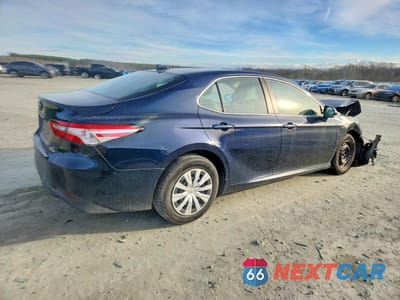 Trzecie zdjęcie samochodu z tyłu: 2020 TOYOTA CAMRY HYBRID LE VIN:4T1L31AKXLU526509 - miniatura