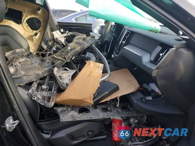 Zdjęcie 7 z 11 samochodu: 2019 VOLVO XC60 T5 R-DESIGN VIN:LYV102RM1KB322254 - miniatura