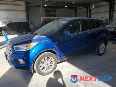 2017 FORD ESCAPE SE 1FMCU9GD7HUD28451 - główne zdjęcie licytacji z USA - miniatura