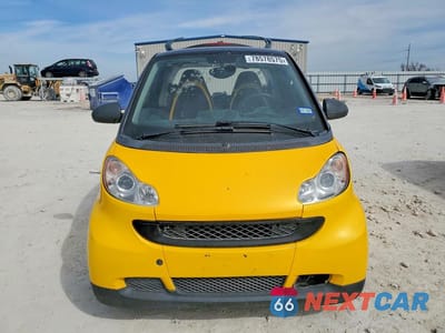 Piąte zdjęcie samochodu w środku: 2013 SMART FORTWO PURE VIN:WMEEJ3BA9DK723688 - miniatura