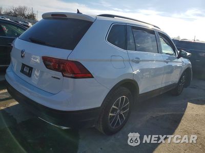 Trzecie zdjęcie samochodu z tyłu: 2019 VOLKSWAGEN TIGUAN VIN:3VV2B7AX7KM198018 - miniatura