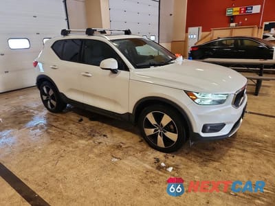 Czwarte zdjęcie samochodu z boku: 2021 VOLVO XC40 T5 MOMENTUM VIN:YV4162UK2M2403821 - miniatura