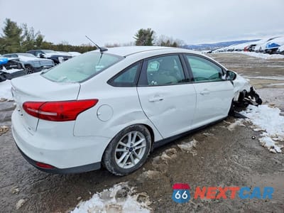 Trzecie zdjęcie samochodu z tyłu: 2016 FORD FOCUS SE VIN:1FADP3F20GL265779 - miniatura
