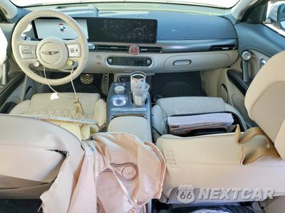 Zdjęcie 8 z 13 samochodu: 2023 GENESIS GV60 PERFORMANCE VIN:KMUKEDTB7PU013133 - miniatura