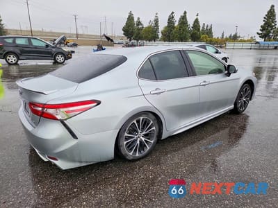 Trzecie zdjęcie samochodu z tyłu: 2018 TOYOTA CAMRY L VIN:JTNB11HK8J3049833 - miniatura