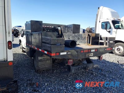 Drugie zdjęcie samochodu z przodu: 2024 CHEVROLET SILVERADO FLATBED TRUCK VIN:1GB4YSE74RF191450 - miniatura