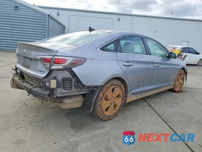 Trzecie zdjęcie samochodu z tyłu: 2016 HYUNDAI SONATA HYBRID LIMITED VIN:KMHE34L17GA029309 - miniatura