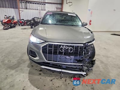 Piąte zdjęcie samochodu w środku: 2020 AUDI Q3 PREMIUM VIN:WA1AECF38L1034835 - miniatura