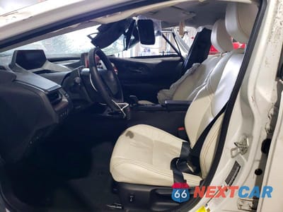 Zdjęcie 7 z 12 samochodu: 2024 TOYOTA PRIUS PRIME SE VIN:JTDACACU2R3018690 - miniatura